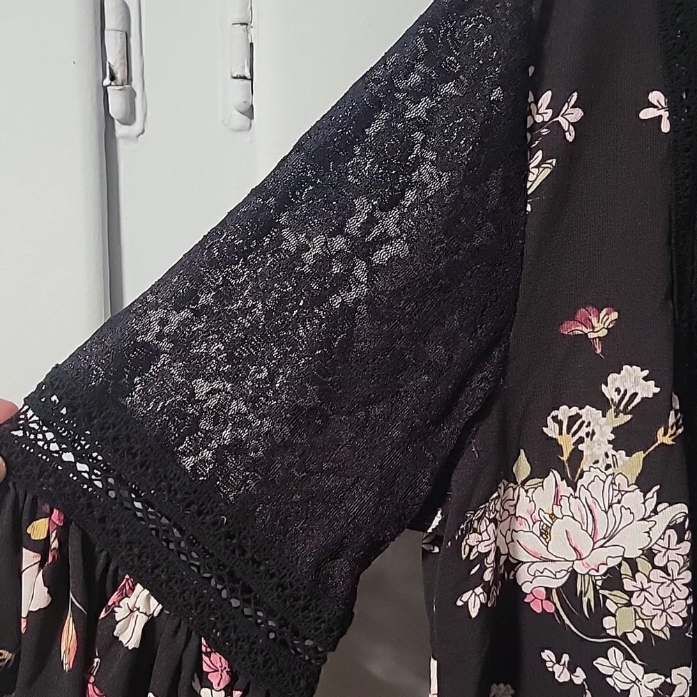 POL Floral Top - Picture 5 of 9